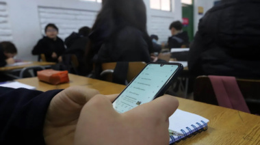 Una nueva provincia restringió el uso del celular en las escuelas